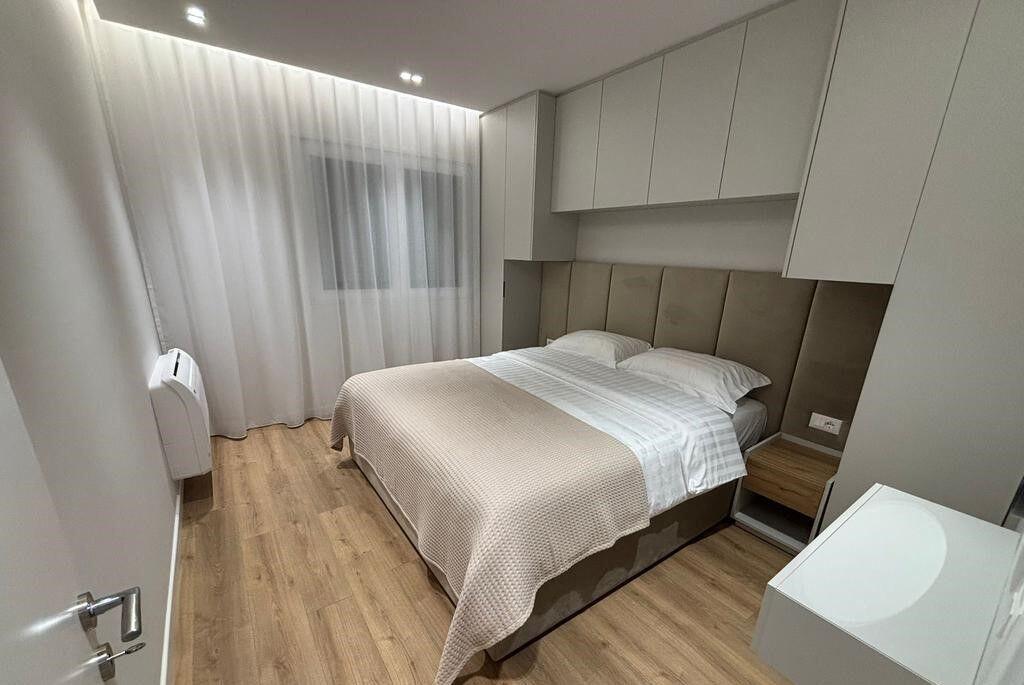 Apartament Modern 1+1 me Qira pranë Pazarit të Ri – Mobilim Premium!