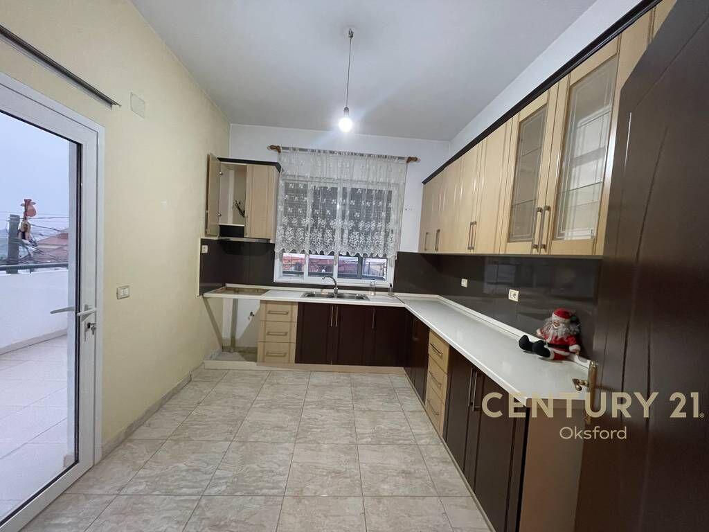Apartament 3+1+2 per SHITJE ne Shkoze