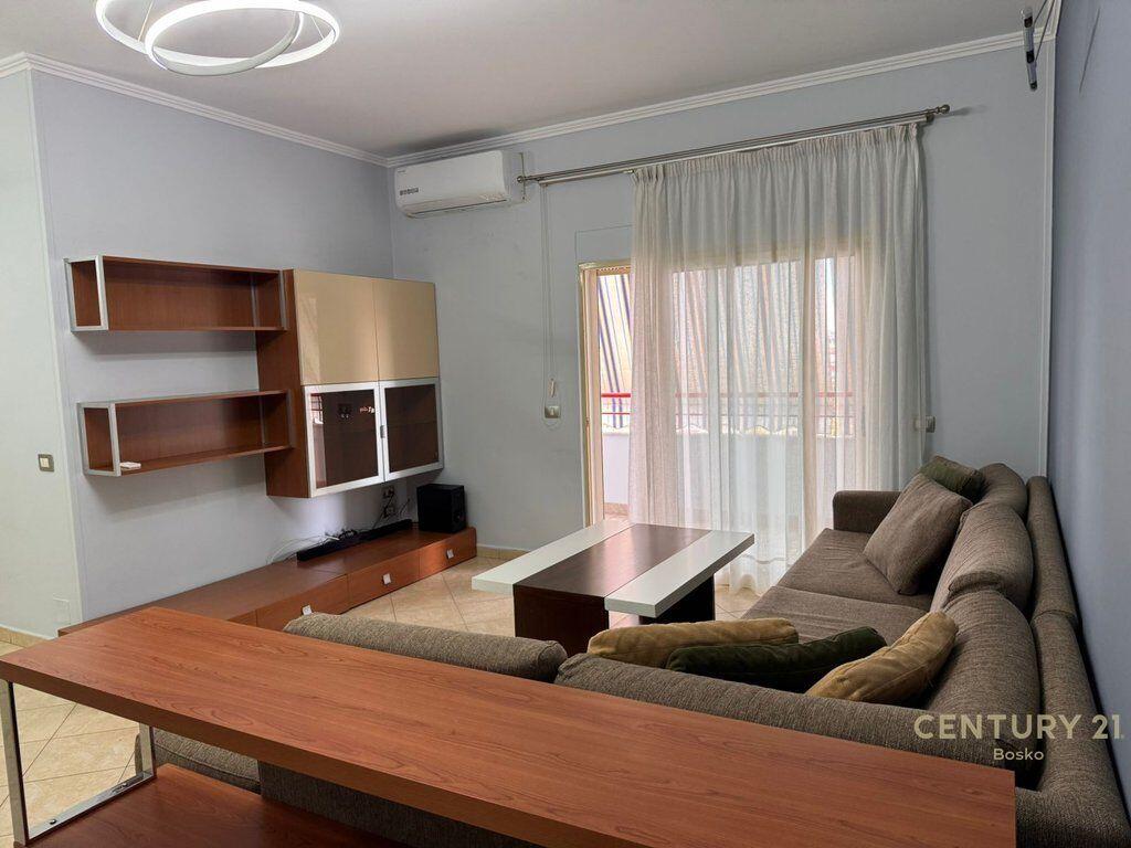 Apartament 2+1 Me Qira në Rrugën Mine Peza 620 € /Muaj