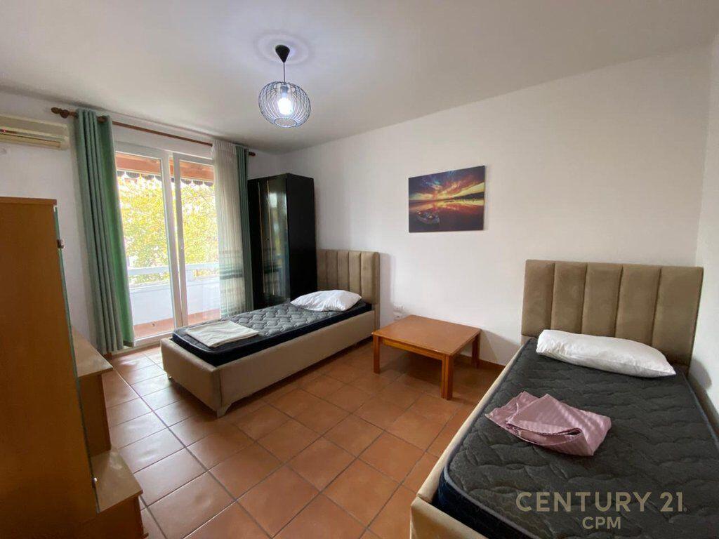 TEK 21 DHJETORI JAPIM ME QIRA APARTAMENT 2+1