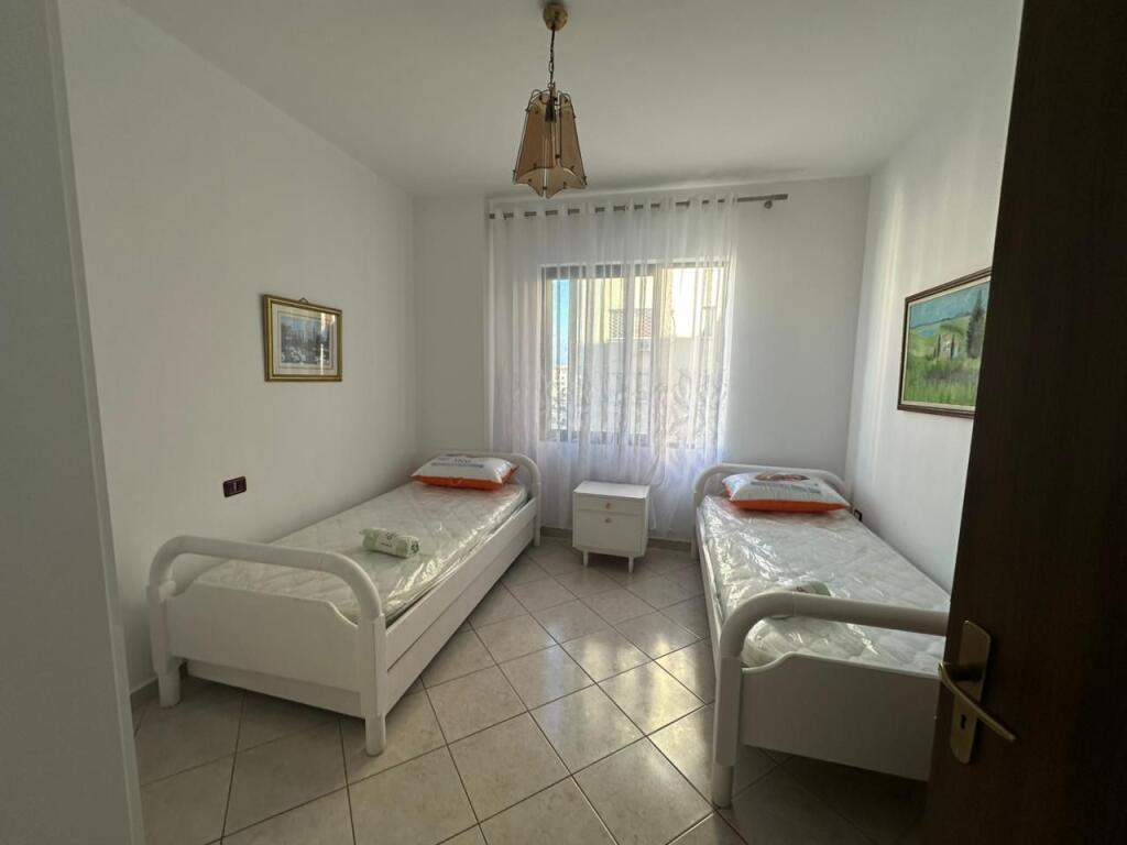 Jepet apartament me qera 2+1,te bar Bohem,Astir