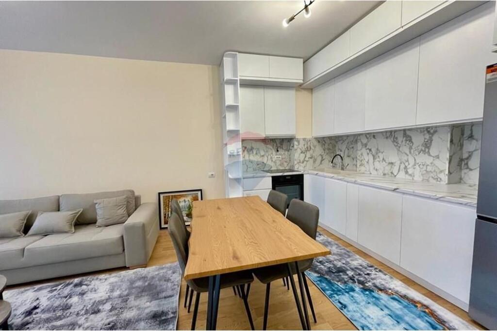 &lt;&lt; Apartament per qera tek Sheshi Karl Topia &gt;&gt;