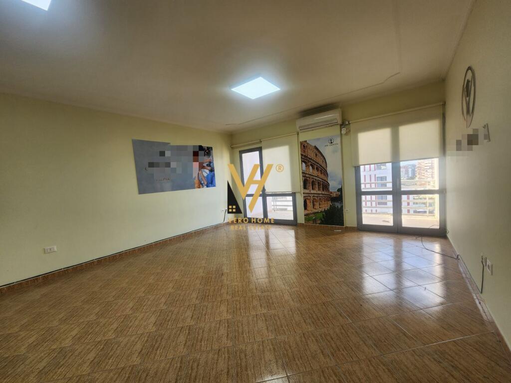 AFFITTASI UFFICIO 100 M2 A ZOGU I ZI 800 EURO