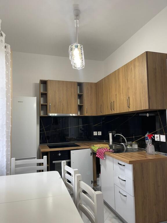 1° PIANO DI UNA VILLA DI 3 PIANI 2+1 IN AFFITTO A KENETE DURRES