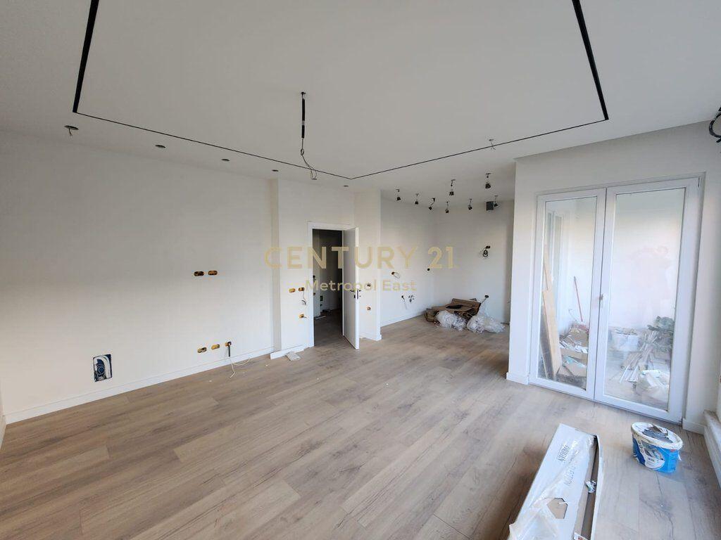 VENDITA AMBIENTE PER UFFICI A 21-DHJETORI 320.000 €