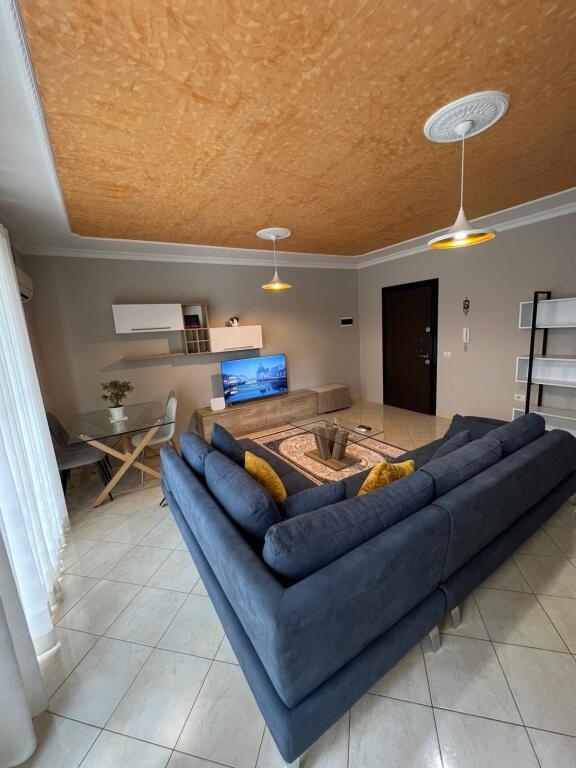 Apartament 1+1 per qira , Rruga Peti tek Liqeni i Thate!