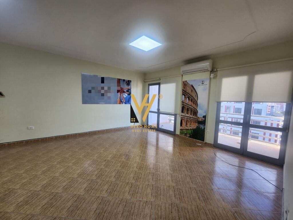 AFFITTASI UFFICIO 100 M2 A ZOGU I ZI 800 EURO