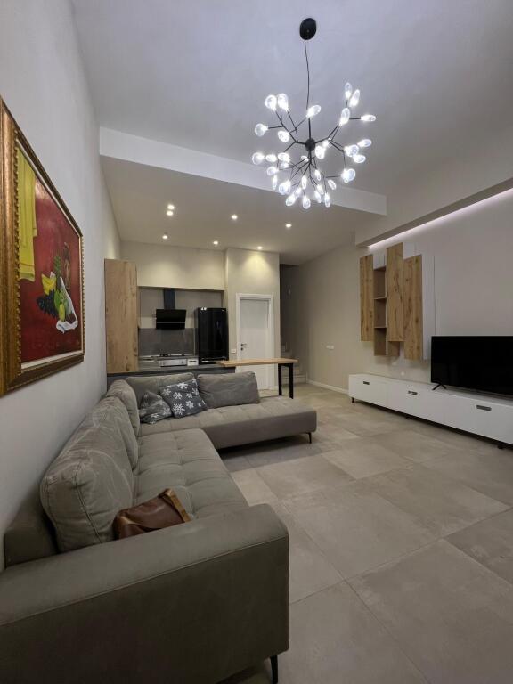 DUPLEX CON CORTILE IN VENDITA PRESSO LA RESIDENZA KODRA E DIELLIT 1