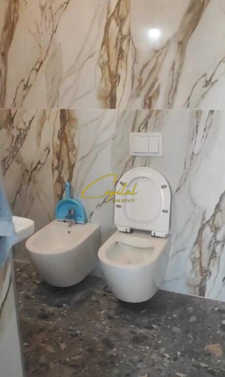 OFFICE FOR RENT 62 M2 MINE PEZA STREET 62,000 LEKE