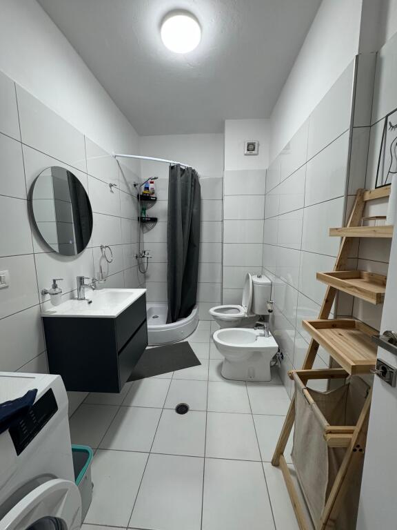 Shitet Apartament 2+1