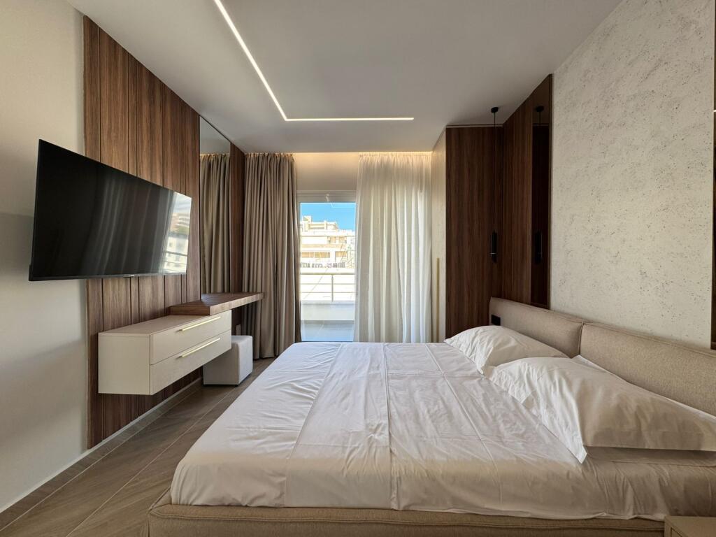Vendesi in vendita Papafingo di lusso in prima linea sul mare, sulla spiaggia vicino all'Hotel Adriatik.