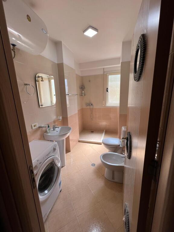 Apartament 1+1 per qira , Rruga Peti tek Liqeni i Thate!