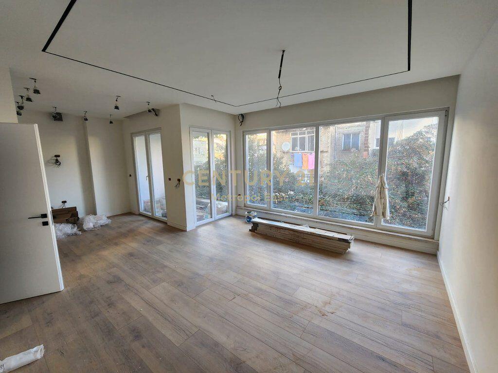 VENDITA AMBIENTE PER UFFICI A 21-DHJETORI 320.000 €
