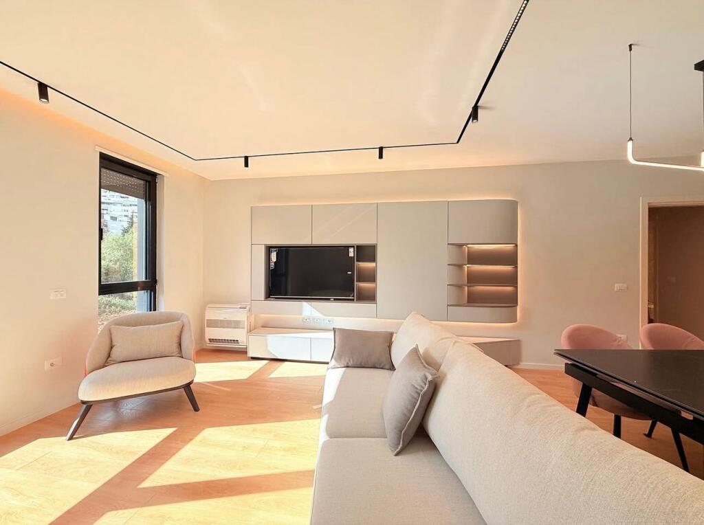 Appartamento 2+1+2 in affitto! * Mai abitato prima 📍Giardino zoologico, Salillari  •Arredato Piano 2 Con parcheggio e amministrazione inclusi nel prezzo Prezzo; 1500 euro/mese