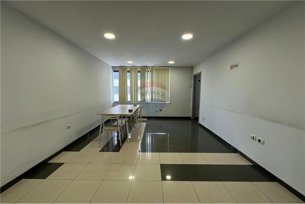 Ufficio 236.5m2 in affitto Zogu i Zi!