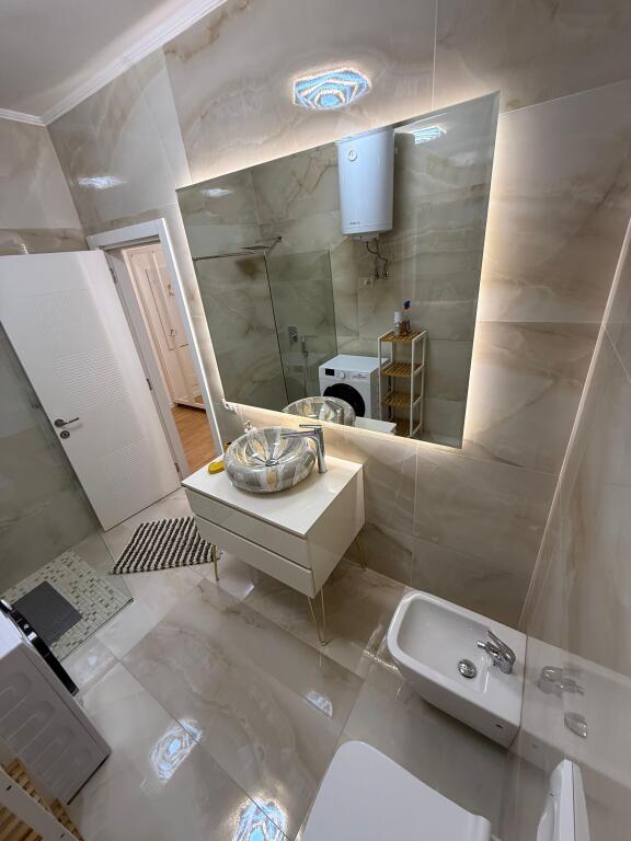 🏡 Apartament 2+1 me Qira – Rruga e Kosovareve
