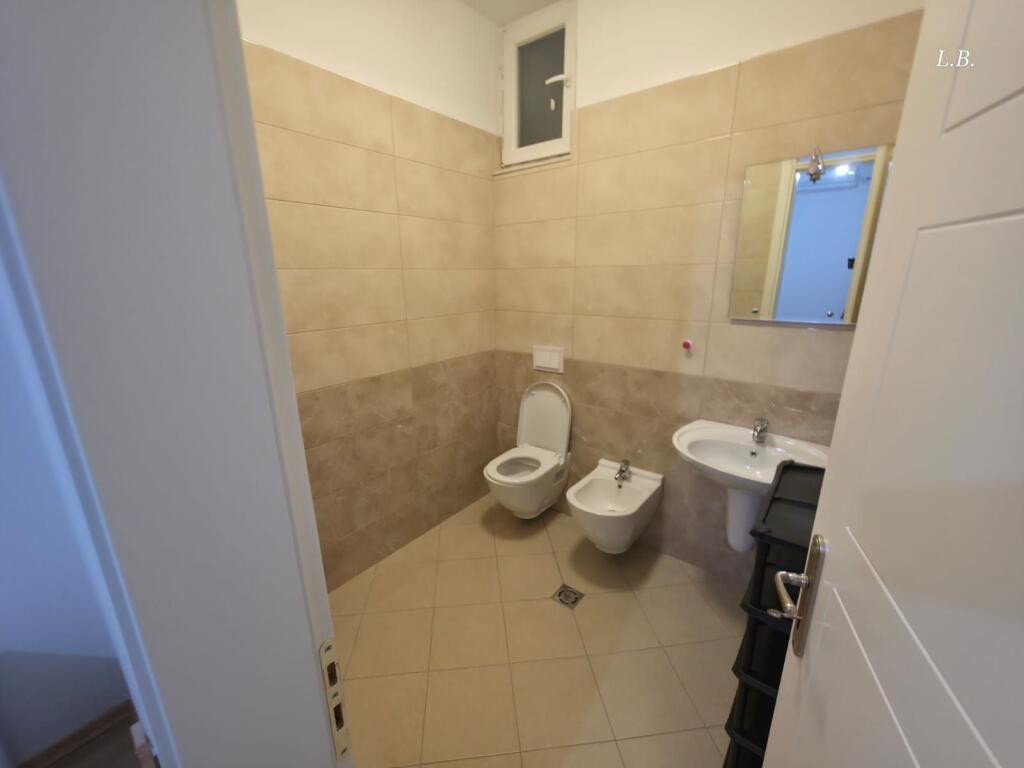 Jepet me qira Apartament 2+1+2 – Zona e Botanikut / te Xhamia