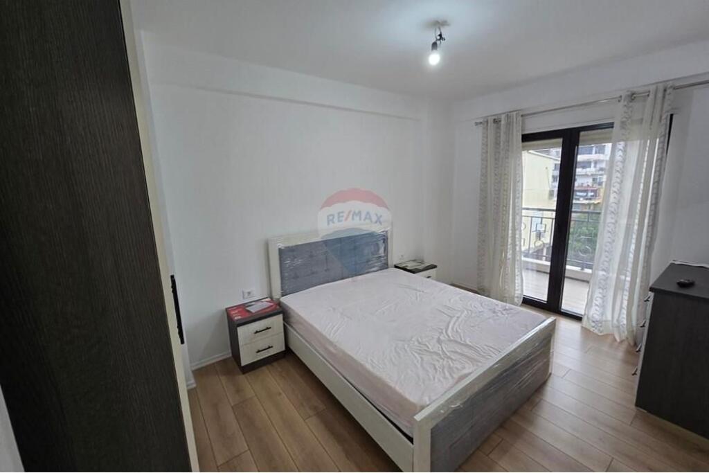 Apartament 1+1+parkim me qira Shkolla Baletit