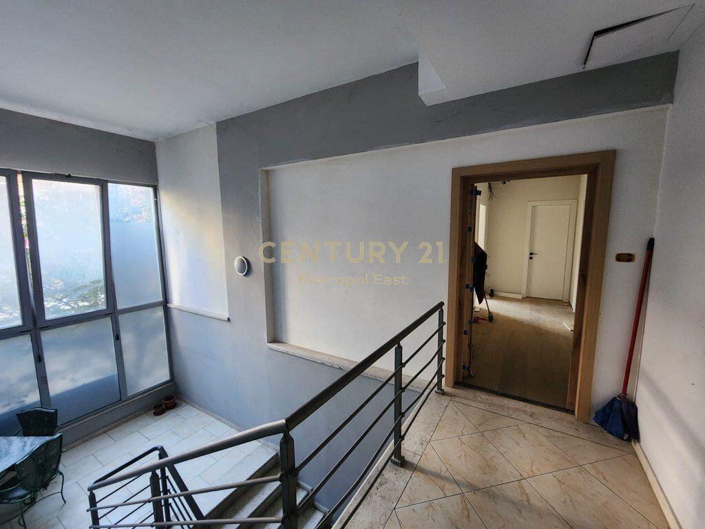 VENDITA AMBIENTE PER UFFICI A 21-DHJETORI 320.000 €
