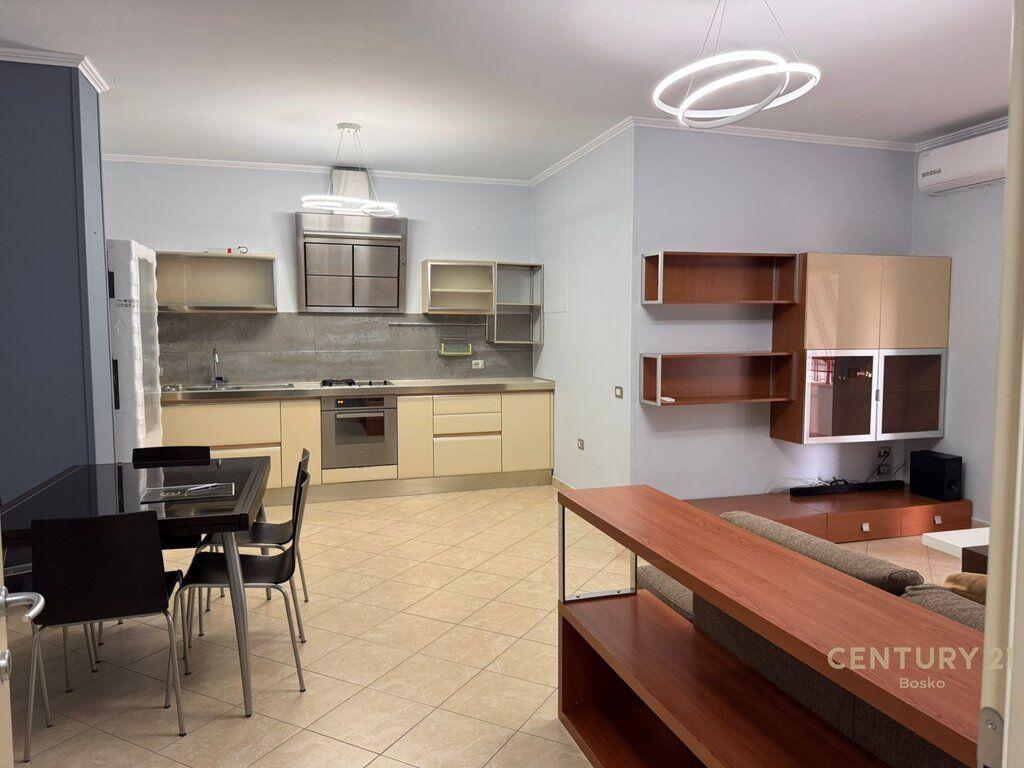 Apartament 2+1 Me Qira në Rrugën Mine Peza 620 € /Muaj