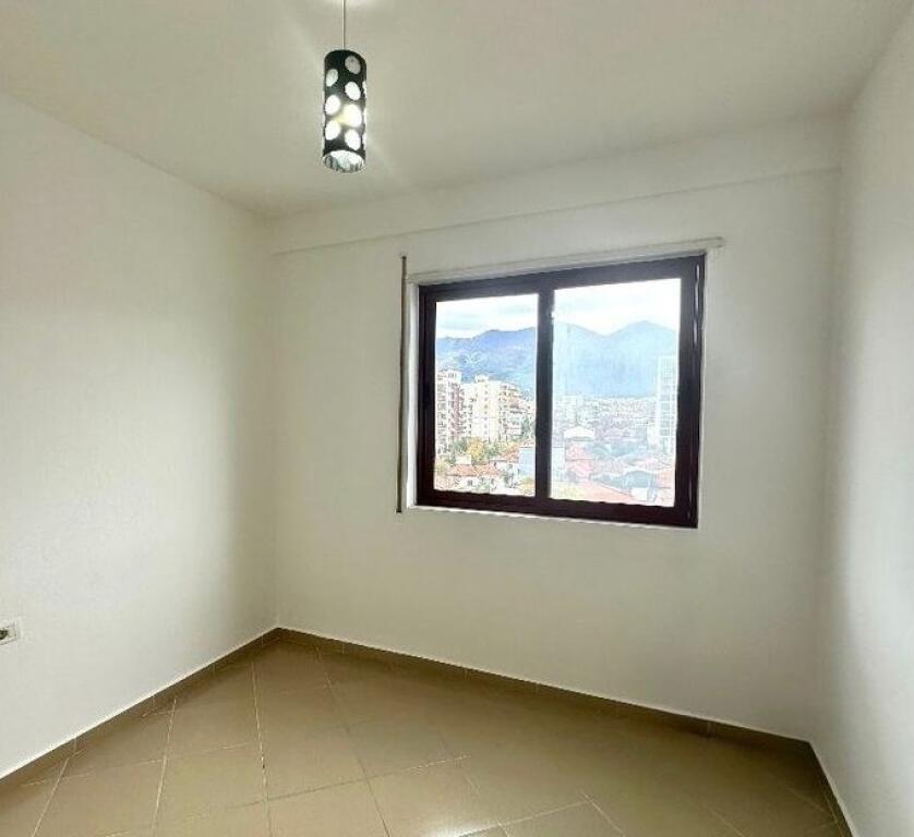 APPARTAMENTO 3+1+2 PER UFFICIO O RESIDENZA VICINO AL COMPLESSO HALILI.
