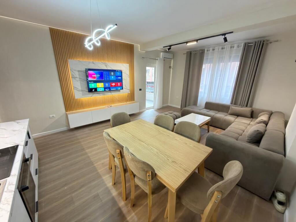 📣Apartment for sale 2+1+2 📍 Misto Mame, Çabej buildings – Thoma Koxhaj Street 📐 101 m² | 2nd floor with elevator 📑 With mortgage – purchase possibility with credit 🛋️ Fully furnished, never lived in before 🌅 West orientation 🌀 Distributing corridor 🏠 Balcony connecting all rooms 💶 Price: 160 Million Leke 📞 Contact: