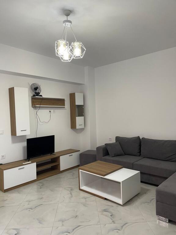 1° PIANO DI UNA VILLA DI 3 PIANI 2+1 IN AFFITTO A KENETE DURRES