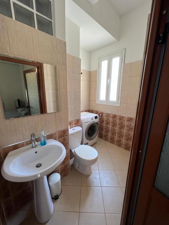 Apartament me Qera 2+1+2WC , Lungomare me pamje Deti, Vija e Pare. VLORE