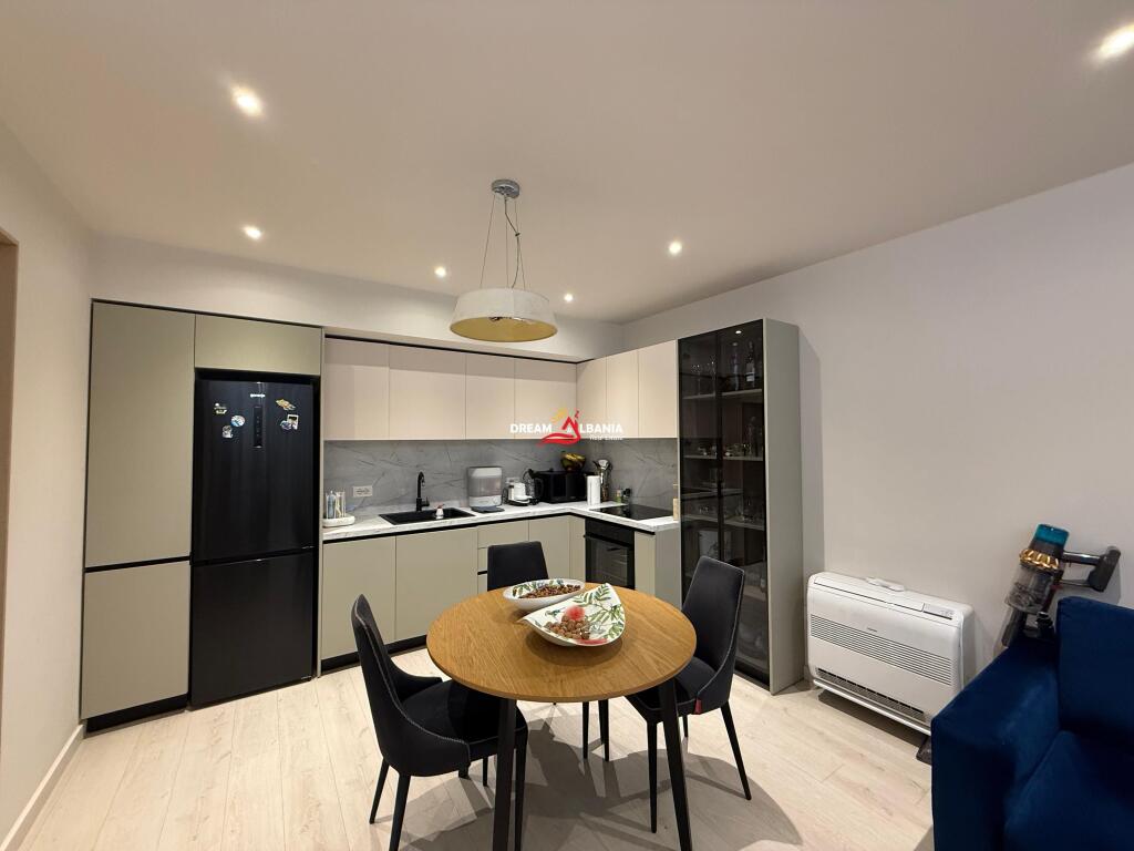 Affittasi appartamento 1+1 in via Perlat Rexhepi vicino alla Presidenza (ID 42111329)
