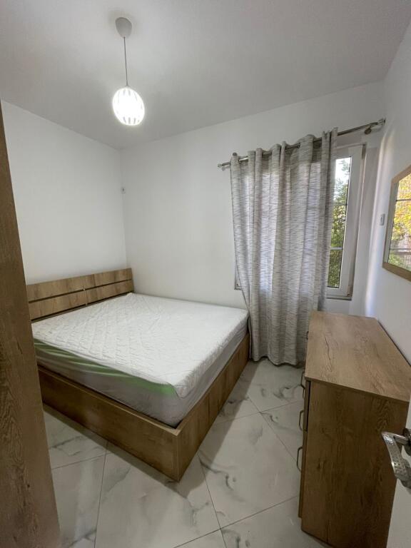 1° PIANO DI UNA VILLA DI 3 PIANI 2+1 IN AFFITTO A KENETE DURRES