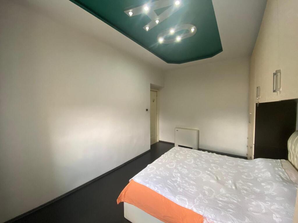 APARTAMENT ME QIRA 1+1 – RRUGA E DURRËSIT, PËRBALLË HOTEL COLOSSEO💶 Çmimi: 500 € / muaj