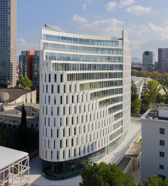 UFFICIO IN VENDITA UFFICIO IN VENDITA 515 M2 CENTRO 3.200.000 EURO
