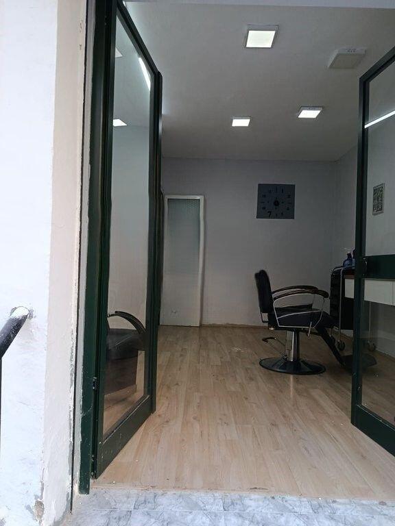 MYSLYM SHYRI, VENDITA AMBIENTE COMMERCIALE