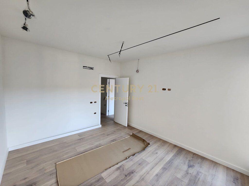 VENDITA AMBIENTE PER UFFICI A 21-DHJETORI 320.000 €