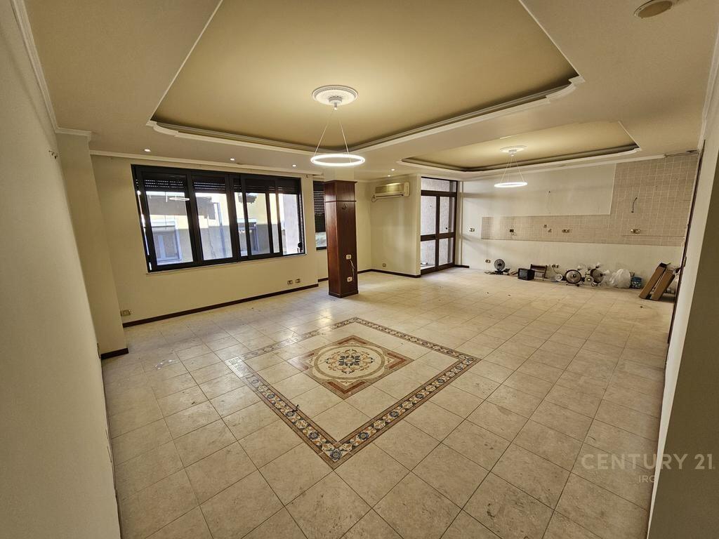 Apartment 2+1+2 for sale in Blloku