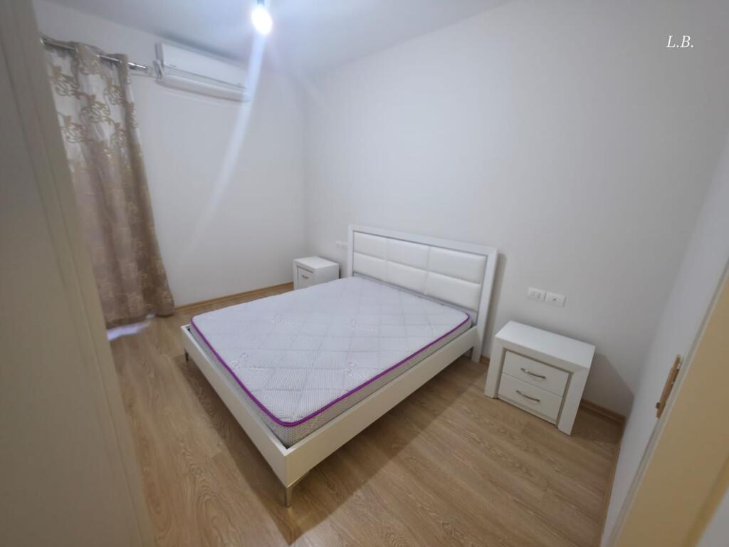 Jepet me qira Apartament 2+1+2 – Zona e Botanikut / te Xhamia