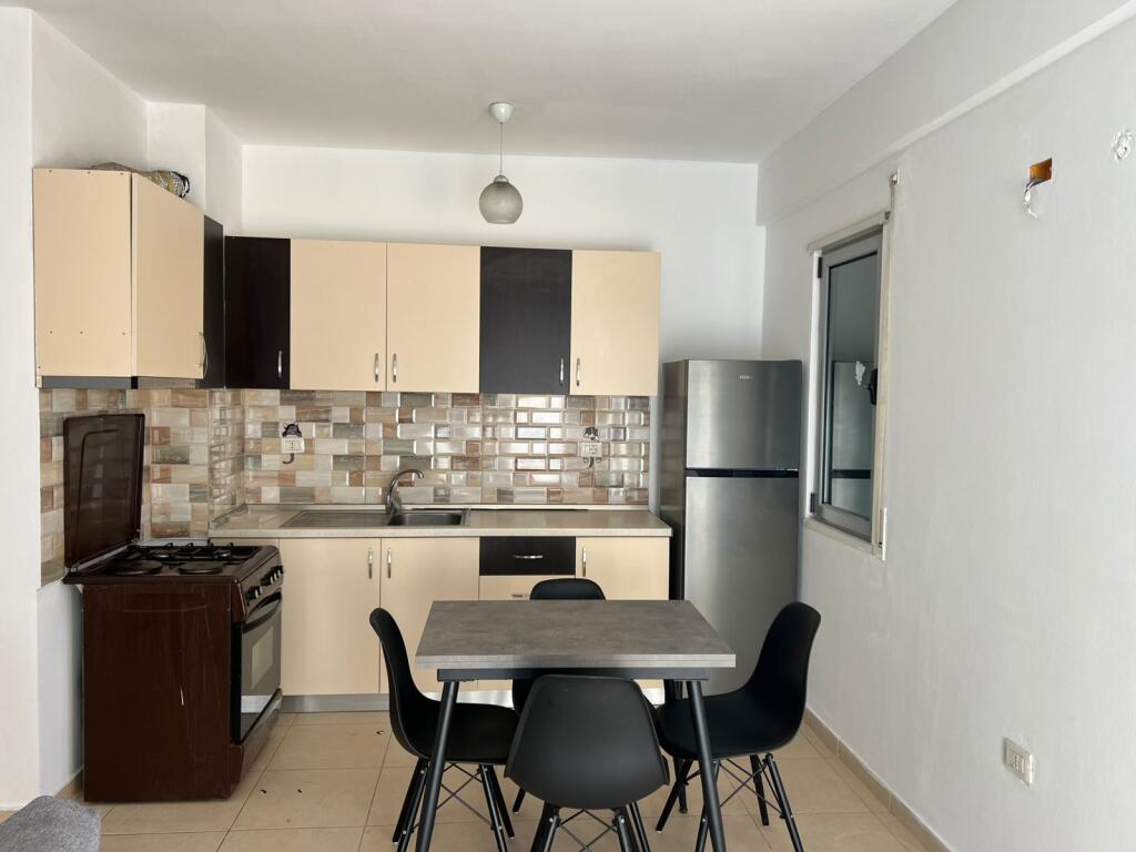 🏡 Jepet me Qira Apartament 2+1 në Zonën 5 Maji
