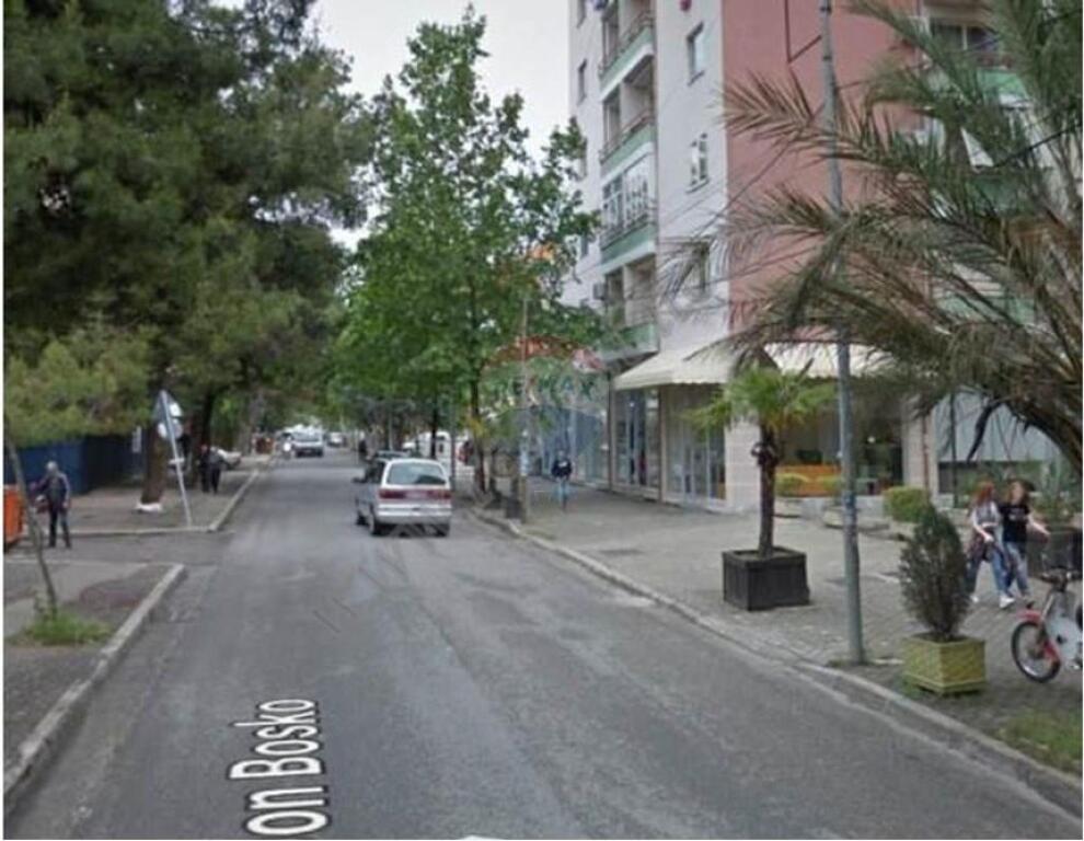 Ambient ne shitje ne Don Bosko