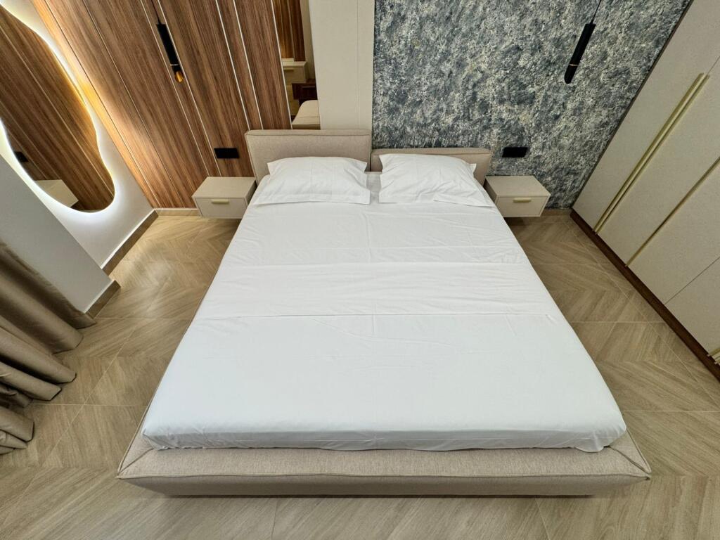 Vendesi in vendita Papafingo di lusso in prima linea sul mare, sulla spiaggia vicino all'Hotel Adriatik.