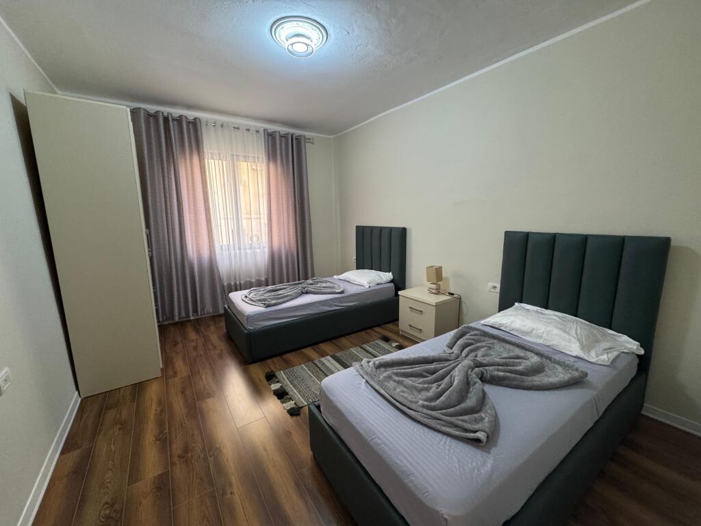 Shitet Apartament 2+1