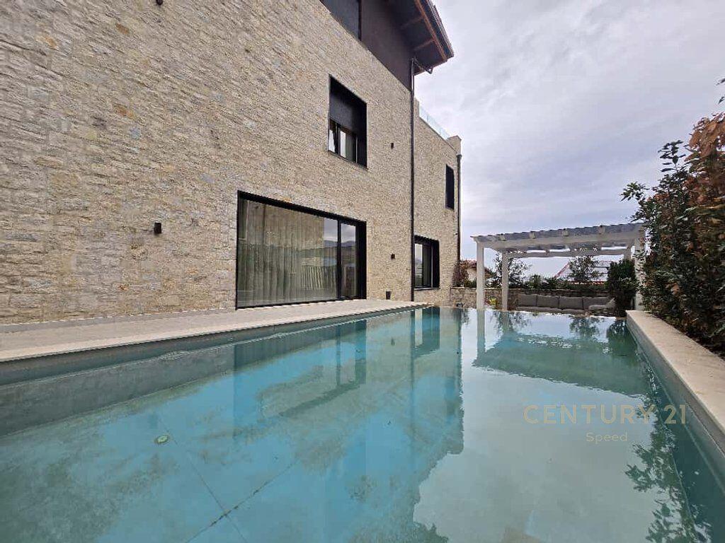 Shesim vile individuale me pishine tek Secret Garden Residence