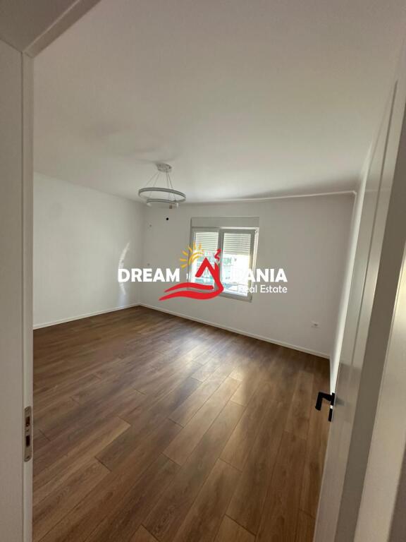 Shitet Apartament 1+1 ne Porcelan, Prane UET ne Tirane (ID 41111182)
