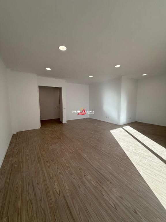 Locale per ufficio in affitto in Via Kavaja vicino al Complesso Delijorgji (ID 42611245).