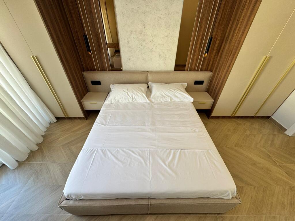 Vendesi in vendita Papafingo di lusso in prima linea sul mare, sulla spiaggia vicino all'Hotel Adriatik.