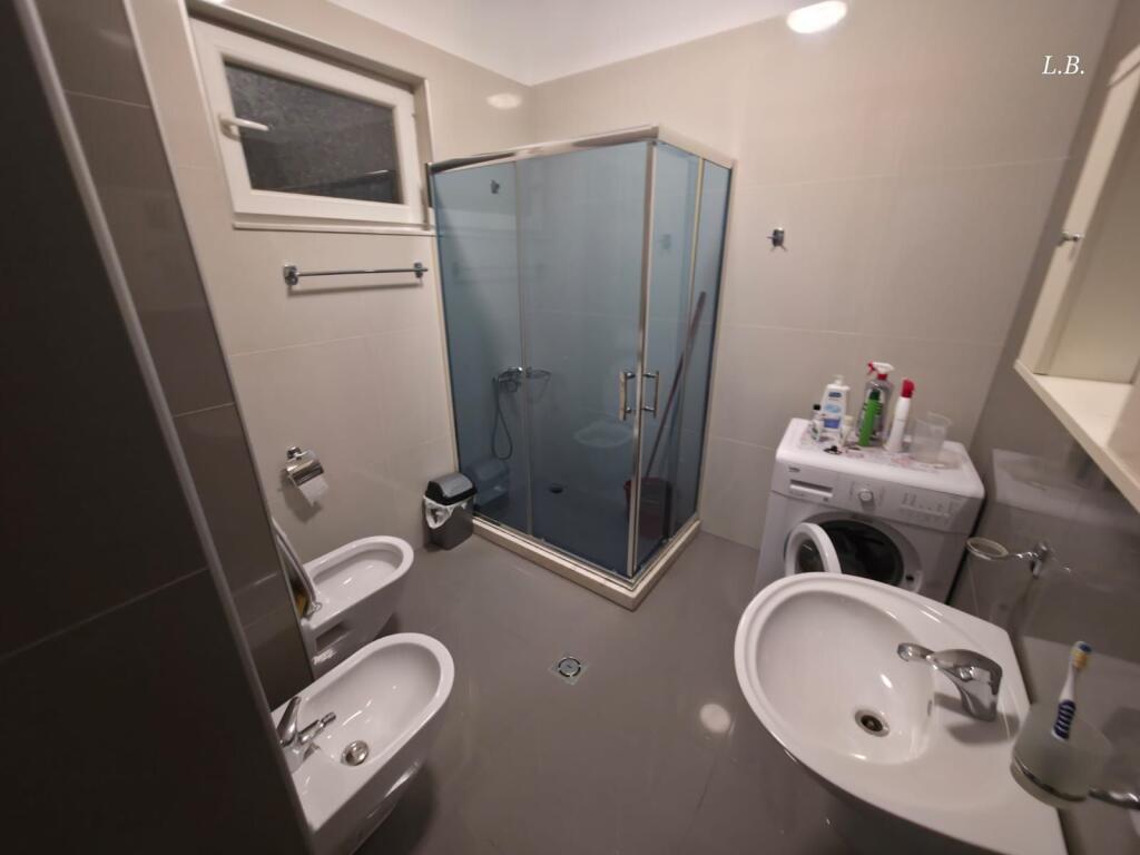 Jepet me qira Apartament 2+1+2 – Zona e Botanikut / te Xhamia