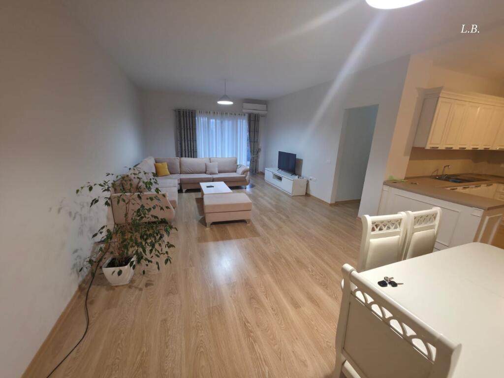 Jepet me qira Apartament 2+1+2 – Zona e Botanikut / te Xhamia