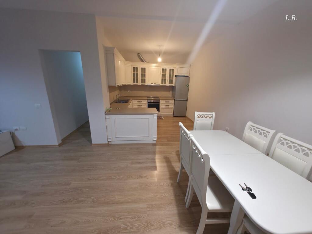 Jepet me qira Apartament 2+1+2 – Zona e Botanikut / te Xhamia