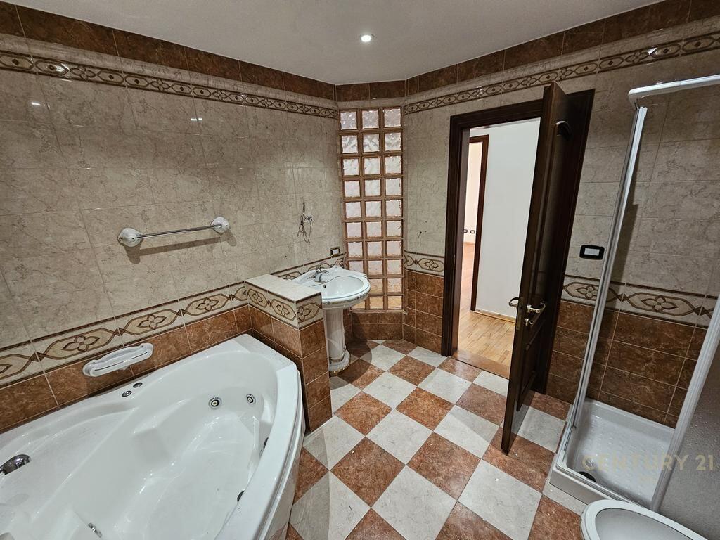 Apartment 2+1+2 for sale in Blloku