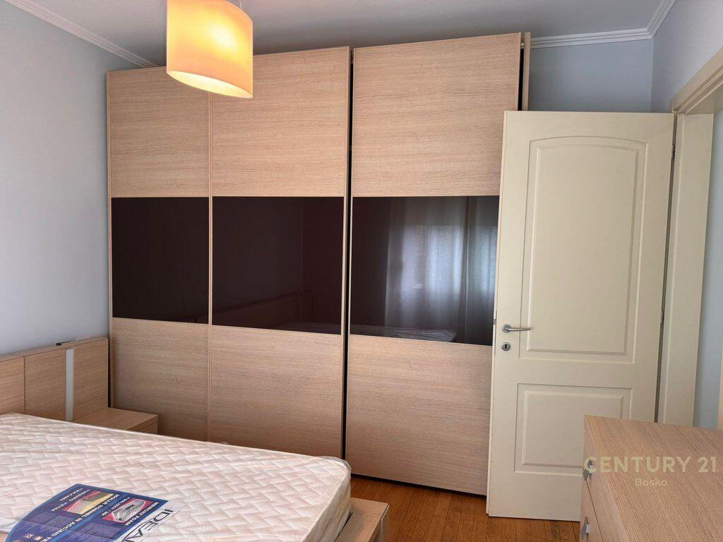 Apartament 2+1 Me Qira në Rrugën Mine Peza 620 € /Muaj