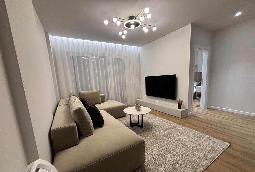 Apartament Modern 1+1 me Qira pranë Pazarit të Ri – Mobilim Premium!